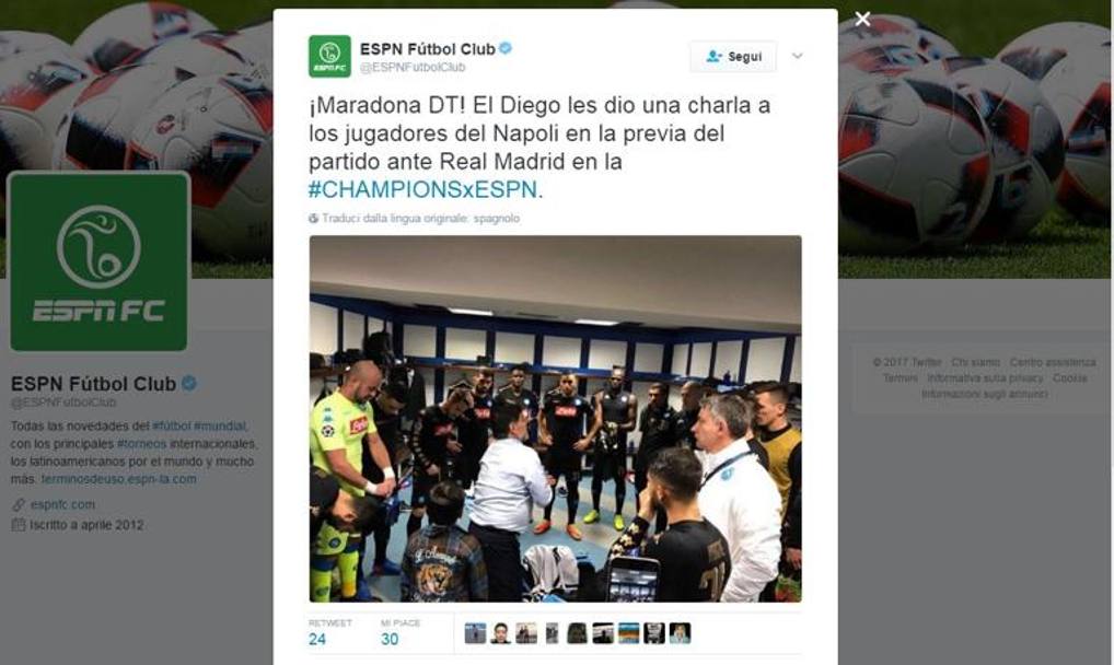 Maradona nello spogliatoio del Napoli parla ai giocatori prima del match: la foto postata su Twitter da Espn